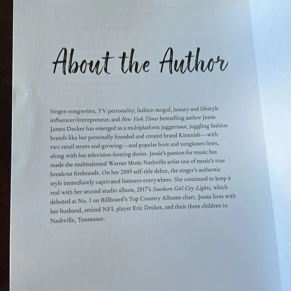 Just Feed me by Jessie James Decker Book